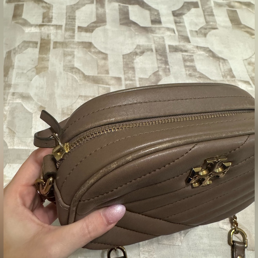 Tory Burch Kira Small Chevron Crossbody Camera Bag - Taupe - Picture 15 of 17